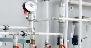 Замена труб в квартире в Нефтеюганске - цена и стоимость работ от 2083 руб.